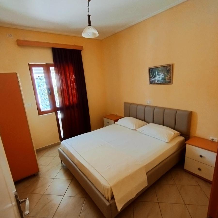 Mejdi Apartments Sarande Bagian luar foto